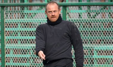 Former Rangers defender David Robertson emerges as Ayr boss candidate