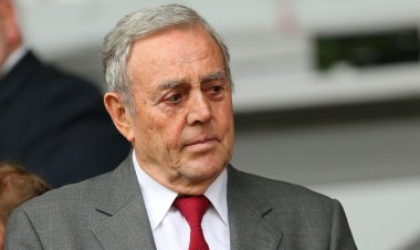 Ian St John tributes led by Steven Gerrard and Jamie Carragher after death at 82