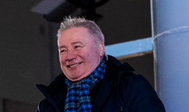 Ally McCoist in stitches at 10 in a row Celtic fan chant suggestion