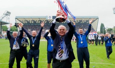Steven Gerrard pays tribute to influence of Rangers icon Walter Smith as he closes in on Premiership title