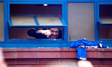 Watch: Steven Gerrard celebrates with fans as Rangers close in on league title - Planet Football