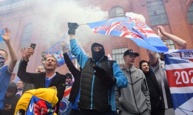 Rangers fans descend on Ibrox as title party resumes at club stadium