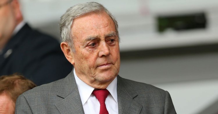 Ian St John tributes led by Steven Gerrard and Jamie Carragher after death at 82