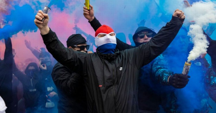 Rangers fans begin title party as crowds gather outside Ibrox