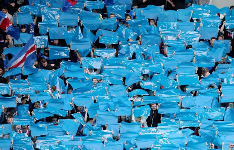 Hamburg fans mark Rangers title win with flag display in stadium