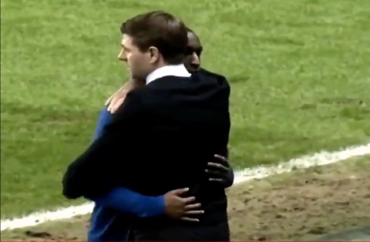 Video: Gerrard hugs Rangers star Kamara after racial abuse