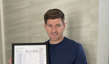 Steven Gerrard gifted Rangers keepsake from Clive Tyldesley